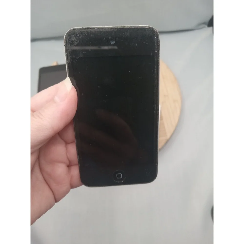 Lot Of 6 Apple Products - iPods &  BROKEN (For Parts‎ Only Locked Scratches.